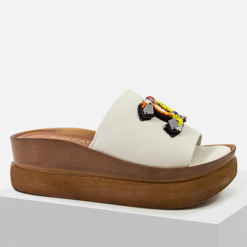 Klapki damskie BOCCATO Białe Skórzane na koturnie i platformie 273.18