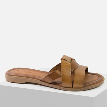 Klapki damskie CAMBELL 64014 Skórzane brązowe na płaskim obcasie