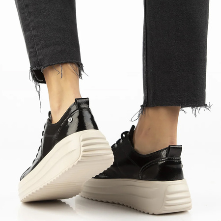 Sneakersy damskie FILIPPO Czarne lakier skórzane półbuty na platformie 6795