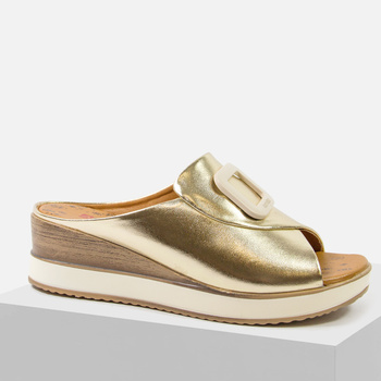 Klapki damskie ARTIKER 56C2146 Skórzane Złote Na koturnie Lekkie z ozdoba