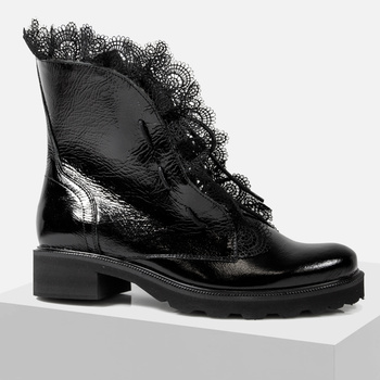 Botki damskie EXQUISITE Czarne trzewiki z koronką skórzane lakierowane 1200