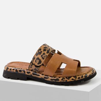 Klapki damskie CAMBELL 103001 Skórzane brązowe panterkę na płaskim obcasie