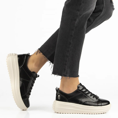 Sneakersy damskie FILIPPO Czarne lakier skórzane półbuty na platformie 6795