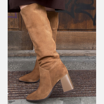 Eleganckie Kozaki damskie KOTYL Brązowe skórzane welurowe na obcasie 3565