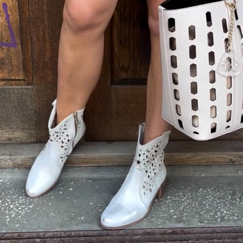 Botki damskie LAURA PIACCI Skórzane kowbojki ażurowe złote Przecierka 3394