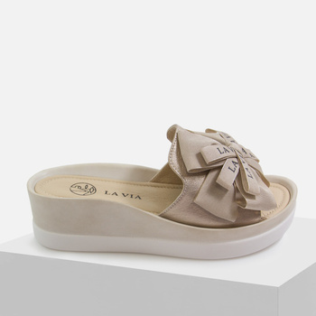 Klapki damskie skórzane LA VIA 4403-8 Beżowe Złote na koturnie