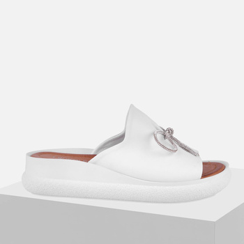 Klapki damskie SOKOLSKI 154 Złote skórzane na koturnie i platformie