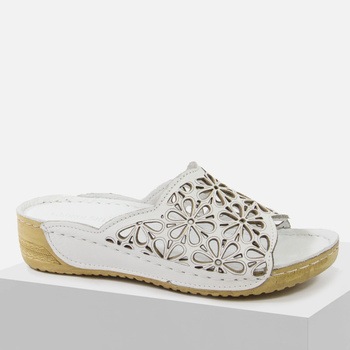 Klapki damskie SOKOLSKI L225 Białe skórzane na koturnie platformie ażurowe