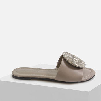 Klapki damskie BOCCATO 500 1750 Skórzane beżowe Eleganckie szare z ozdoba