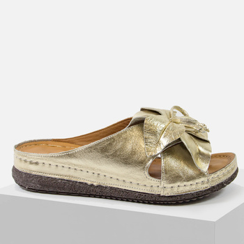 Klapki damskie BOMBONELLA złote skórzane na platformie z kwiatem G042