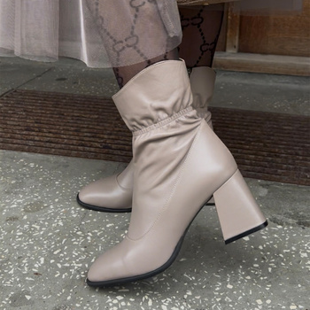 Botki damskie BOMBONELLA Beżowe skórzane Eleganckie Na obcasie 601.52444